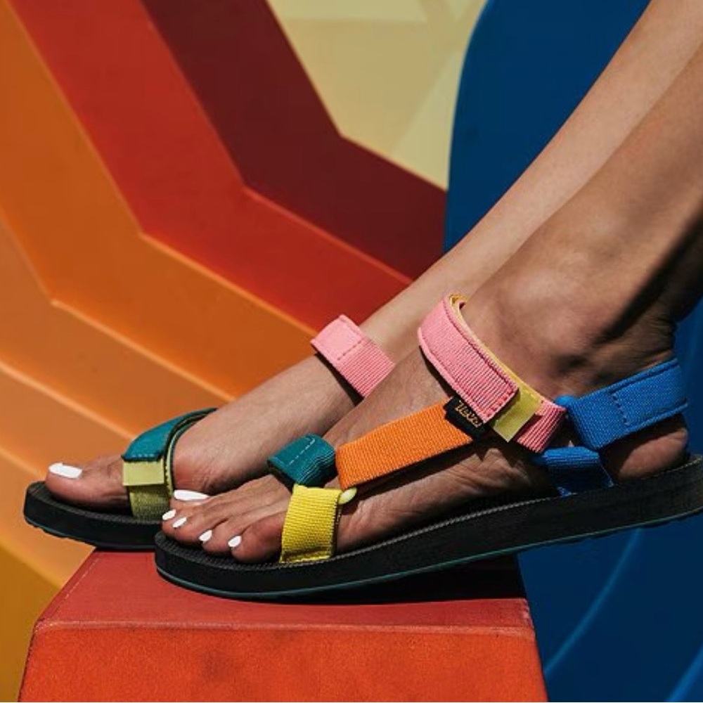 Teva Colorful Women's Sandals BNWT - Picture 1 of 9